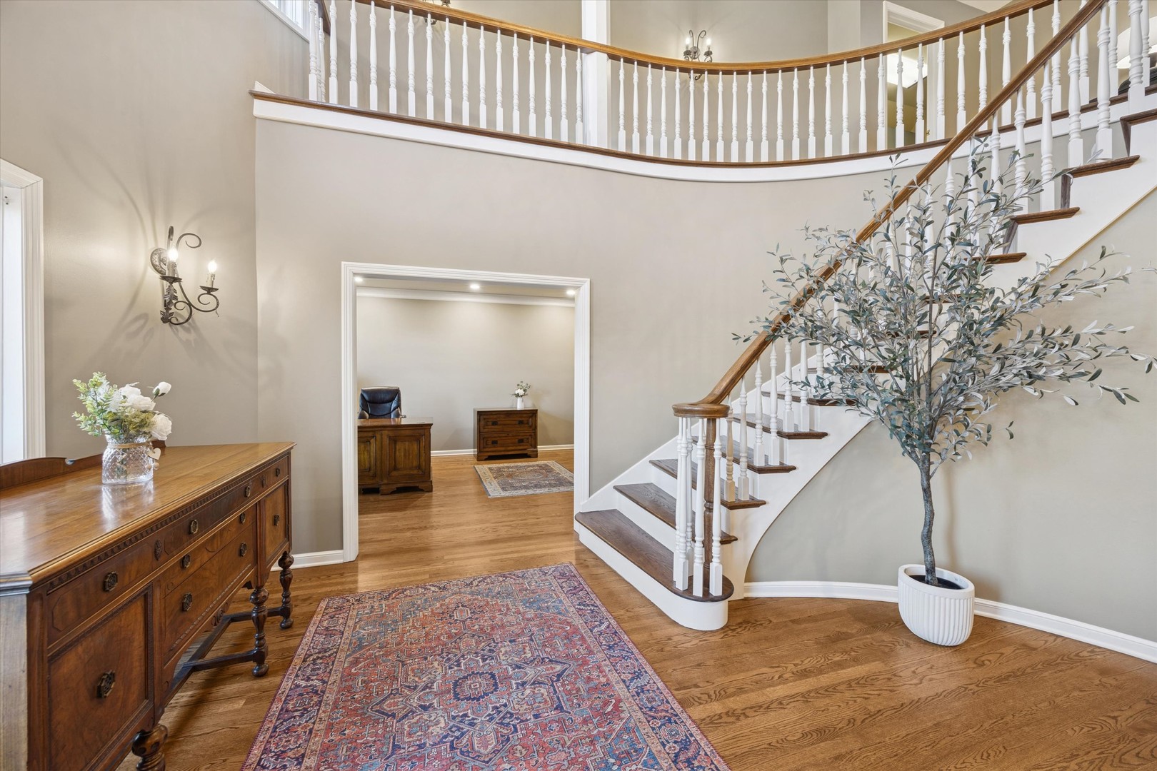 8S230 Hampton Circle