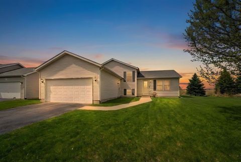 Tiny photo for 424 N Aspen Drive, Cortland, IL 60112 (MLS # 12591993)