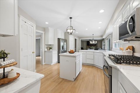 Tiny photo for 1430 Allyson Court, Libertyville, IL 60048 (MLS # 12589467)