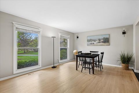 Tiny photo for 1430 Allyson Court, Libertyville, IL 60048 (MLS # 12589467)
