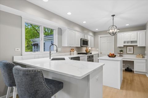 Tiny photo for 1430 Allyson Court, Libertyville, IL 60048 (MLS # 12589467)