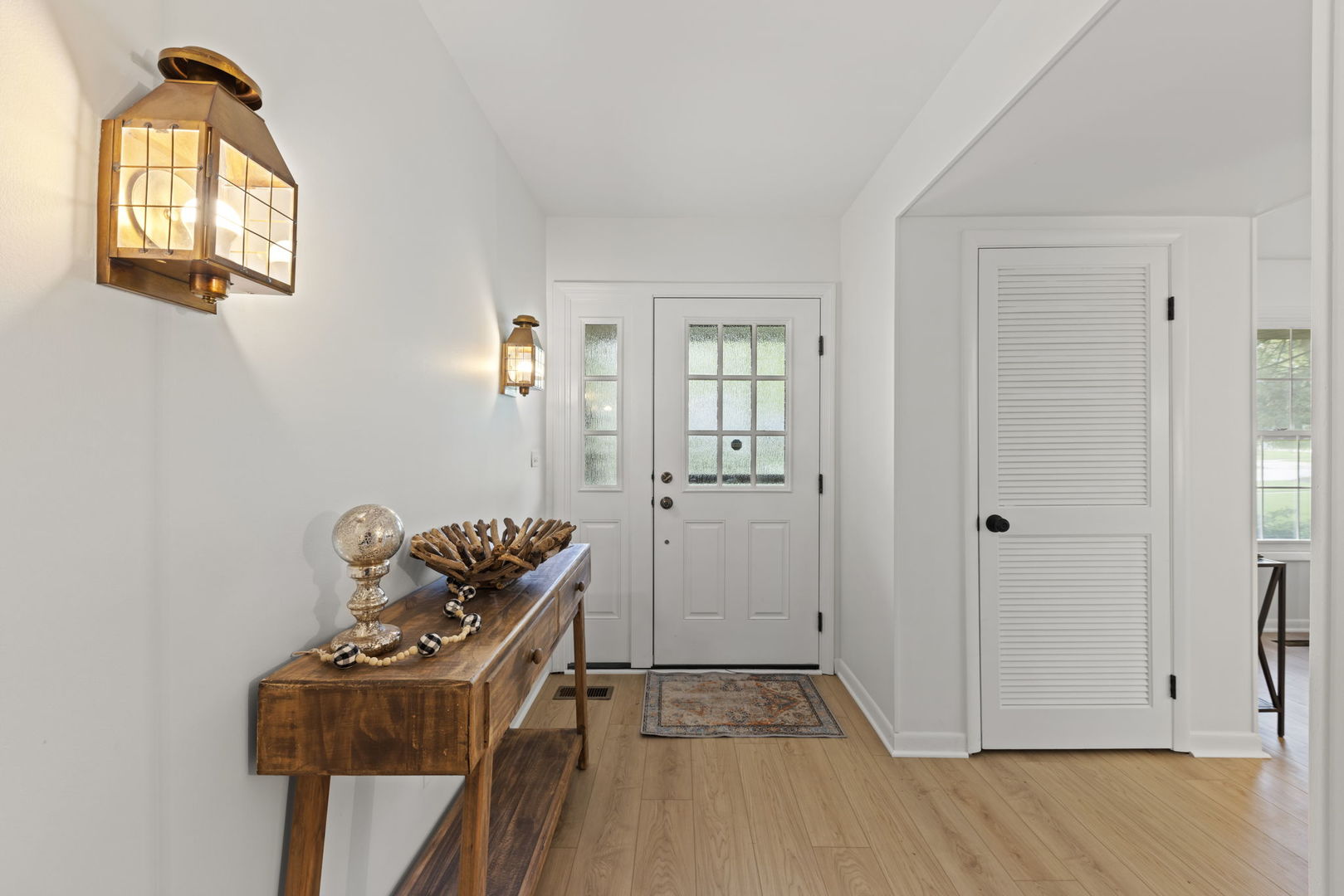 2s644 Devonshire Lane