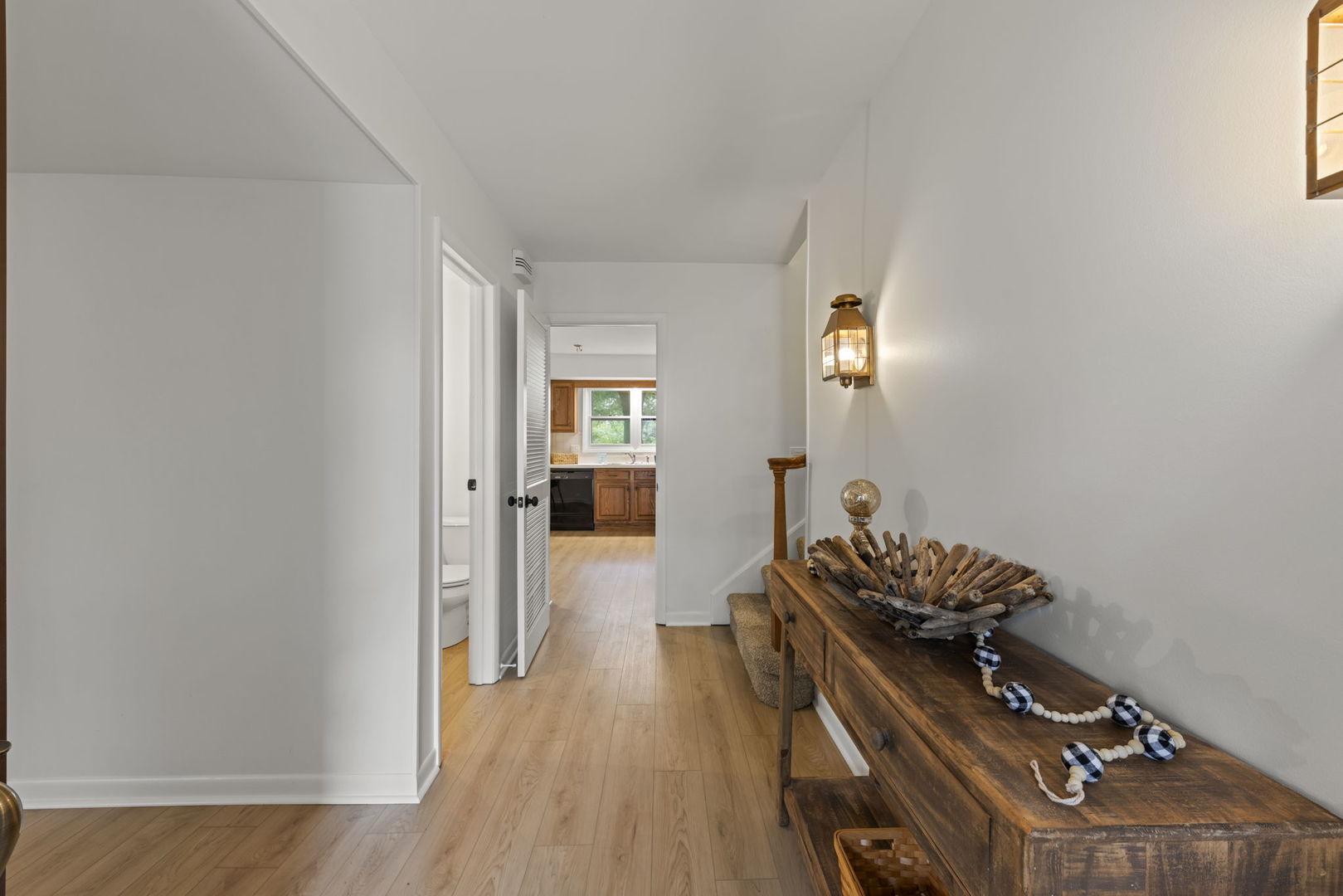 2s644 Devonshire Lane
