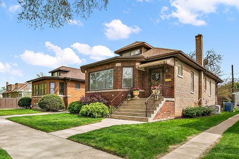 Photo of 1819 W 105th Street, Chicago, IL 60643 (MLS # 12641834)