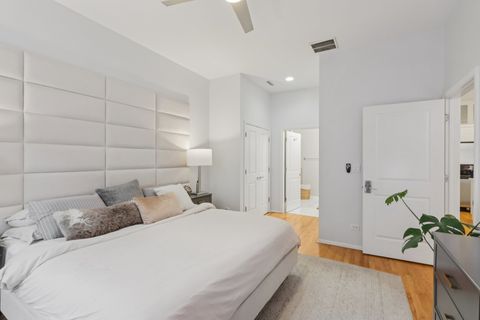 Tiny photo for 800 W Cornelia Avenue #208, Chicago, IL 60657 (MLS # 12536619)