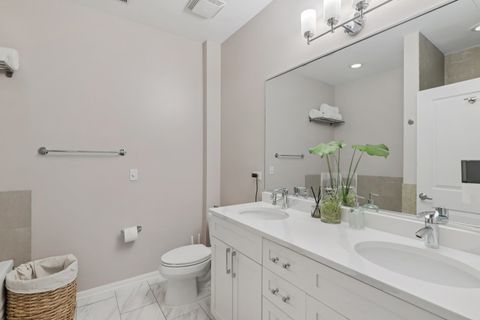 Tiny photo for 800 W Cornelia Avenue #208, Chicago, IL 60657 (MLS # 12536619)