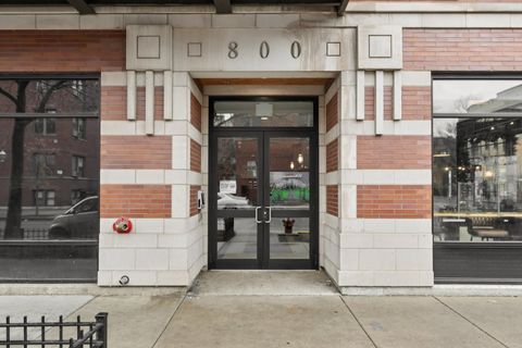 Tiny photo for 800 W Cornelia Avenue #208, Chicago, IL 60657 (MLS # 12536619)