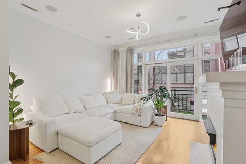 Tiny photo for 800 W Cornelia Avenue #208, Chicago, IL 60657 (MLS # 12536619)