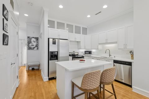 Tiny photo for 800 W Cornelia Avenue #208, Chicago, IL 60657 (MLS # 12536619)