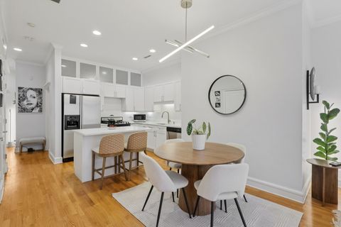 Tiny photo for 800 W Cornelia Avenue #208, Chicago, IL 60657 (MLS # 12536619)