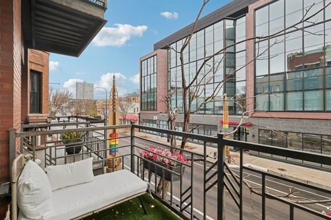 Tiny photo for 800 W Cornelia Avenue #208, Chicago, IL 60657 (MLS # 12536619)