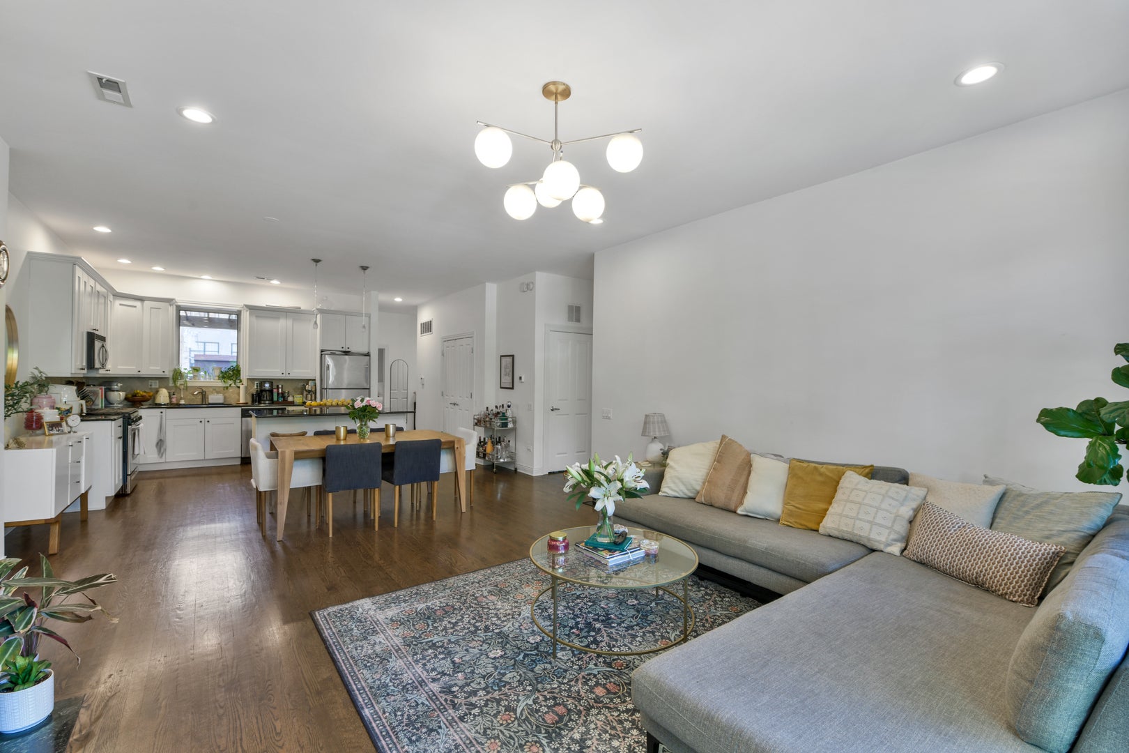 1355 W Washington Boulevard 2B