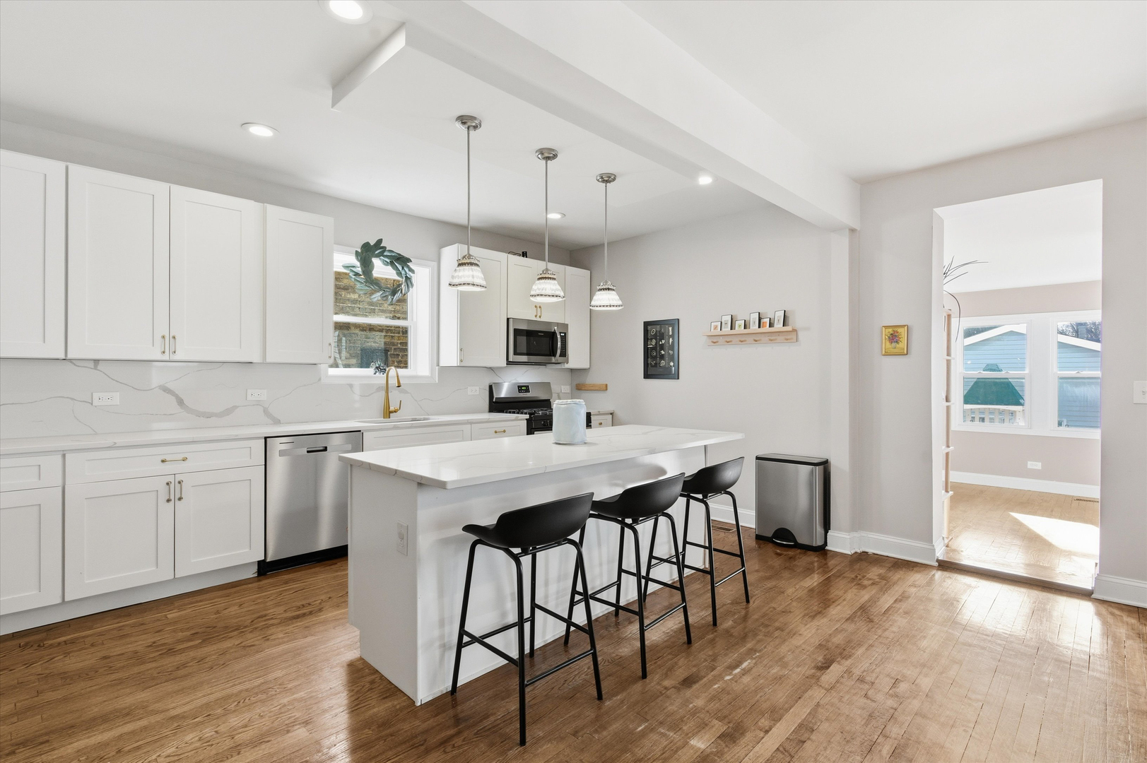 4935 W Carmen Avenue, Chicago, IL, 60630 3 4935 W Carmen Avenue