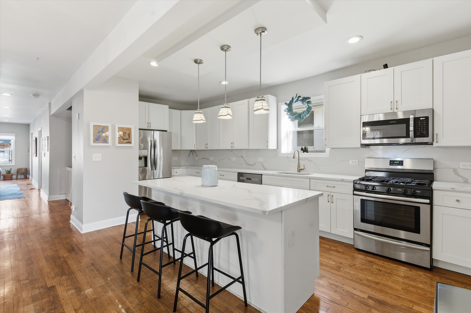 4935 W Carmen Avenue, Chicago, IL, 60630 1 4935 W Carmen Avenue