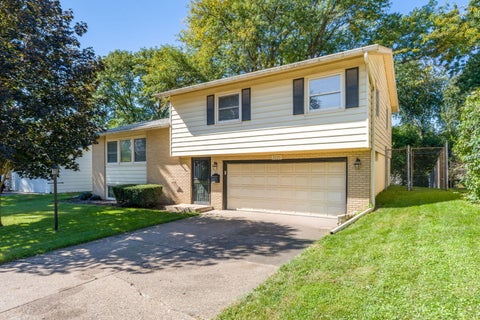 Tiny photo for 3220 Kenwood Avenue, Davenport, IA 52807 (MLS # 12770995)