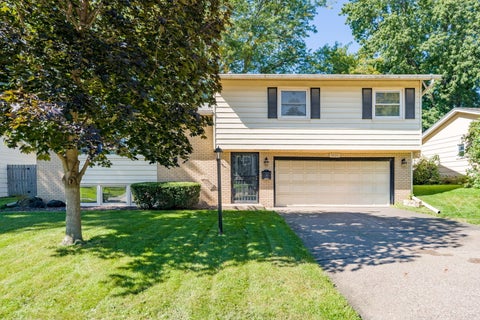 Photo of 3220 Kenwood Avenue, Davenport, IA 52807 (MLS # 12770995)