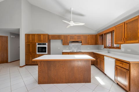Tiny photo for 9342 Sutton Place, Tinley Park, IL 60487 (MLS # 12618586)