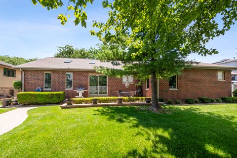 Tiny photo for 9342 Sutton Place, Tinley Park, IL 60487 (MLS # 12618586)