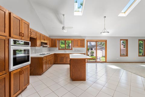 Tiny photo for 9342 Sutton Place, Tinley Park, IL 60487 (MLS # 12618586)