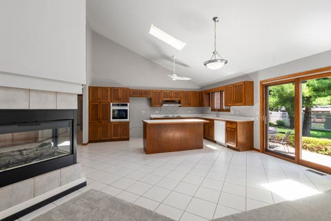 Tiny photo for 9342 Sutton Place, Tinley Park, IL 60487 (MLS # 12618586)
