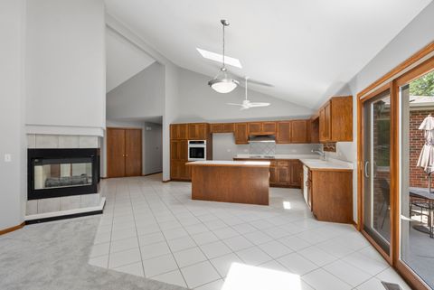 Tiny photo for 9342 Sutton Place, Tinley Park, IL 60487 (MLS # 12618586)
