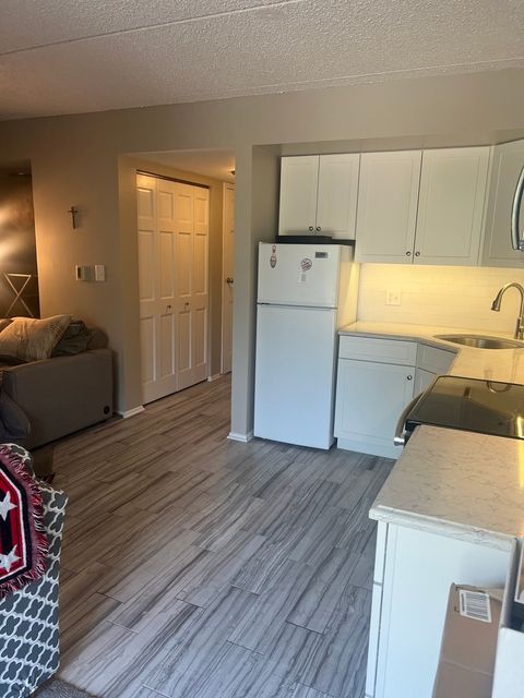 Tiny photo for 255 S West Avenue S #413, Elmhurst, IL 60126 (MLS # 12461579)