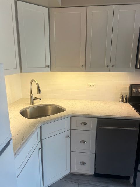 Tiny photo for 255 S West Avenue S #413, Elmhurst, IL 60126 (MLS # 12461579)