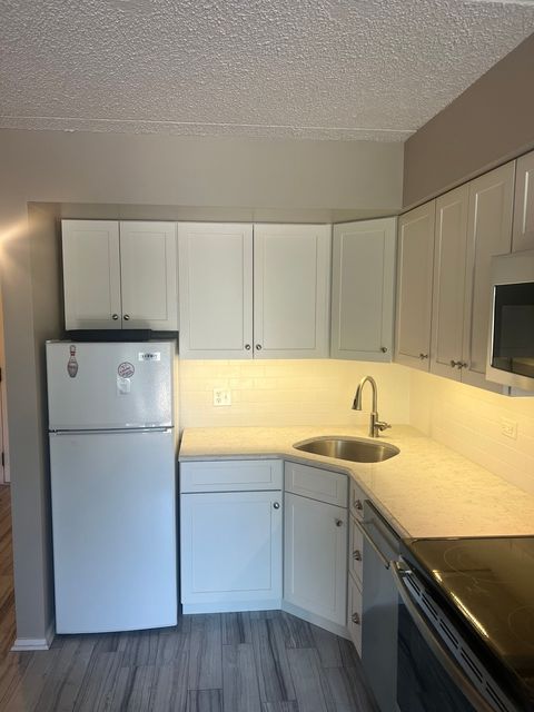Tiny photo for 255 S West Avenue S #413, Elmhurst, IL 60126 (MLS # 12461579)