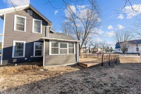 Tiny photo for 2202 Pershing Boulevard, Clinton, IA 52732 (MLS # 100000407)