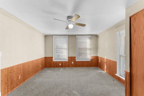 Tiny photo for 2202 Pershing Boulevard, Clinton, IA 52732 (MLS # 100000407)