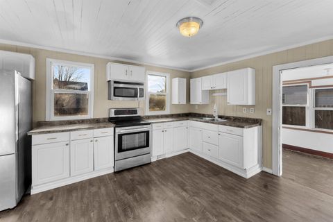 Tiny photo for 2202 Pershing Boulevard, Clinton, IA 52732 (MLS # 100000407)