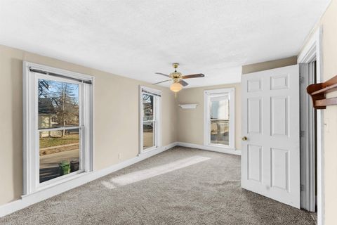 Tiny photo for 2202 Pershing Blvd Boulevard, Clinton, IA 52732 (MLS # 100000407)