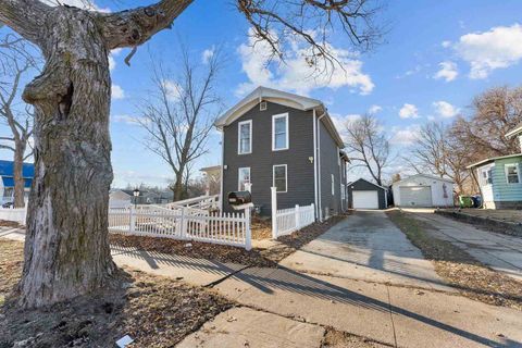 Tiny photo for 2202 Pershing Boulevard, Clinton, IA 52732 (MLS # 100000407)