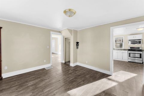 Tiny photo for 2202 Pershing Boulevard, Clinton, IA 52732 (MLS # 100000407)