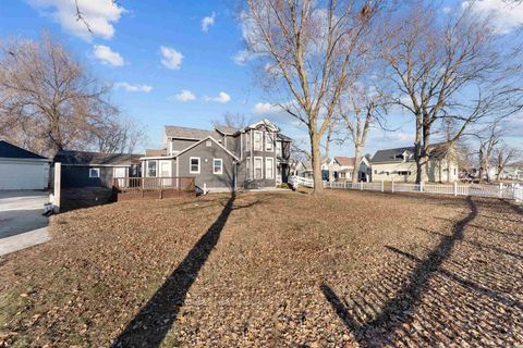 Tiny photo for 2202 Pershing Blvd Boulevard, Clinton, IA 52732 (MLS # 100000407)