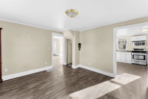 Tiny photo for 2202 Pershing Blvd Boulevard, Clinton, IA 52732 (MLS # 100000407)