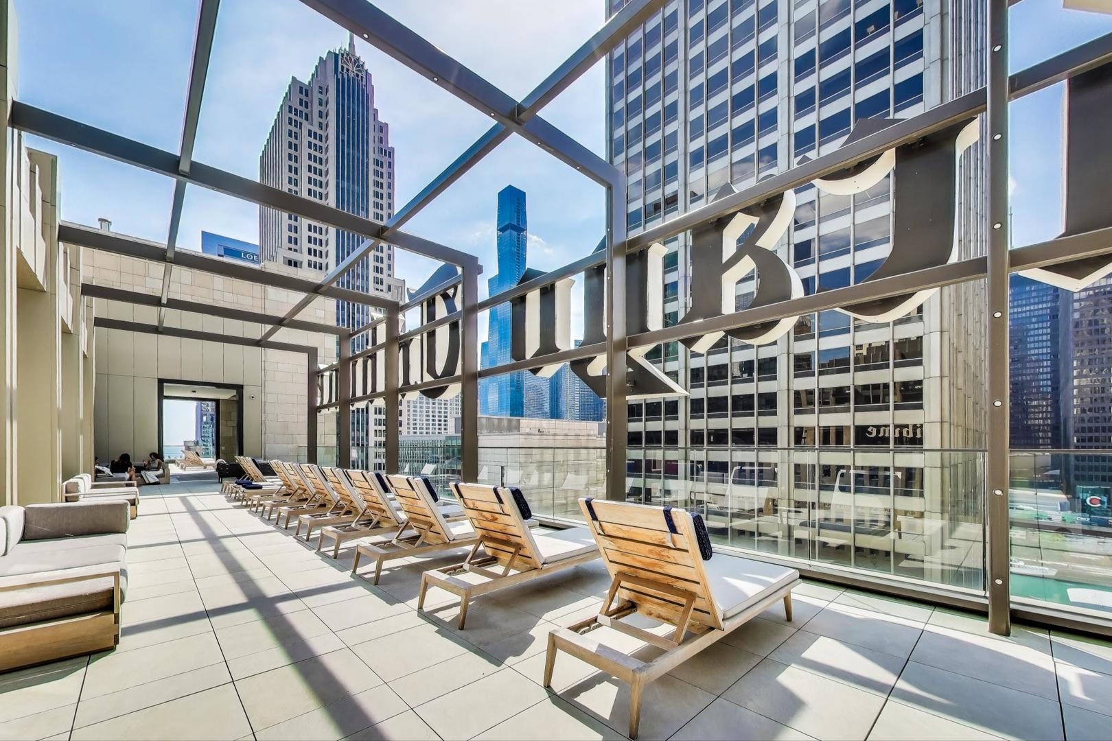 435 N Michigan Avenue 405