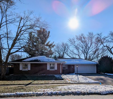 Photo of 2220 Mayflower Street, Aurora, IL 60506 (MLS # 12508770)