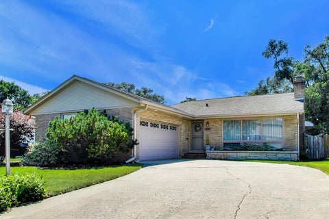 Photo of 1430 Scotdale Road, La Grange Park, IL 60526 (MLS # 12684266)