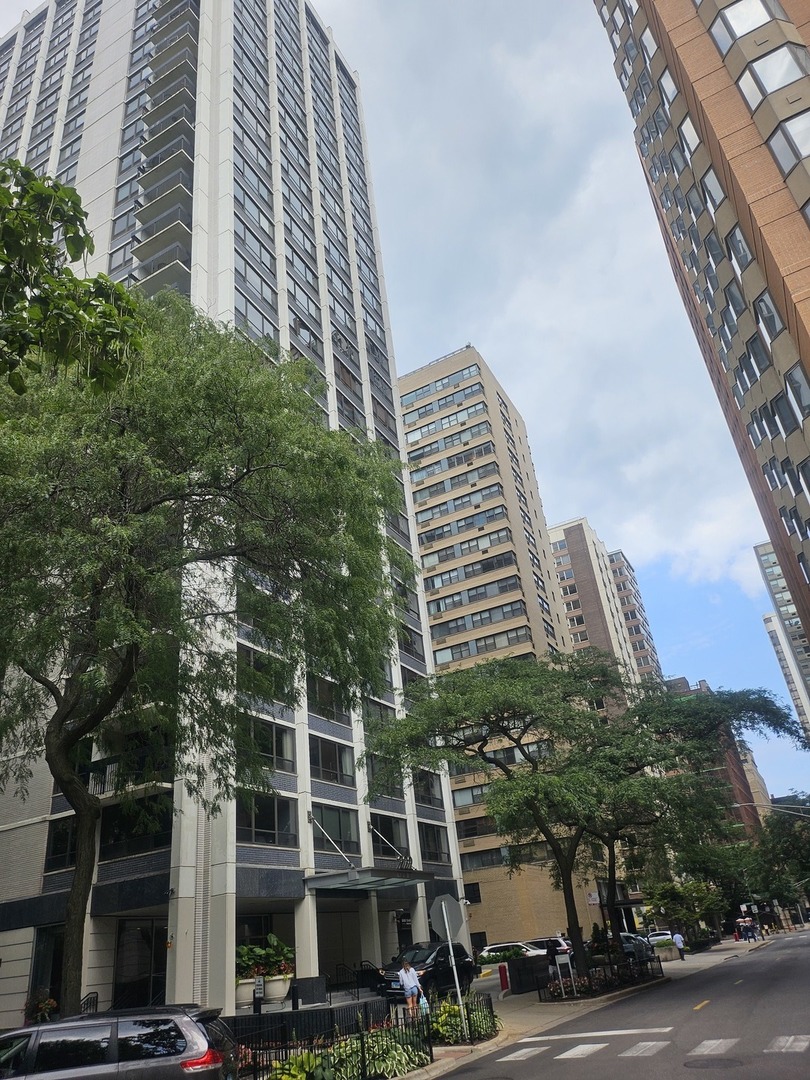 222 E Pearson Street 1801