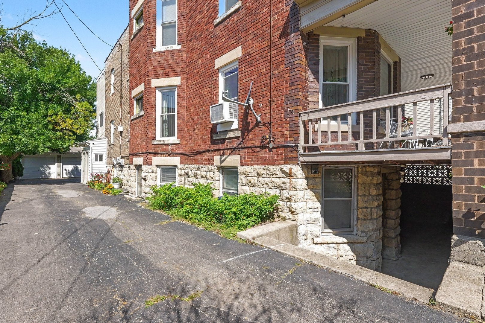 211 Casseday Avenue
