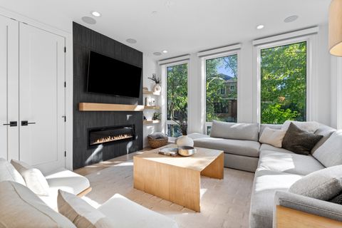 Tiny photo for 2640 N Bosworth Avenue #1S, Chicago, IL 60614 (MLS # 12516666)