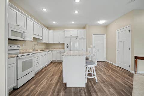 Tiny photo for 2592 MIDDLE Road #318, Bettendorf, IA 52722 (MLS # 12690692)