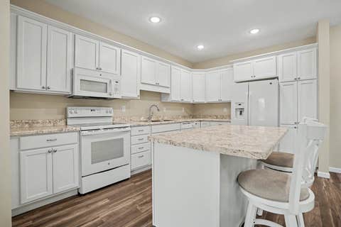 Tiny photo for 2592 MIDDLE Road #318, Bettendorf, IA 52722 (MLS # 12690692)