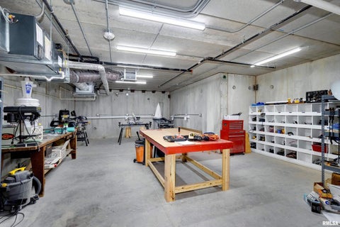 Tiny photo for 2592 MIDDLE Road #318, Bettendorf, IA 52722 (MLS # 12690692)