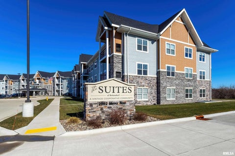 Photo of 2592 MIDDLE Road #318, Bettendorf, IA 52722 (MLS # 12690692)