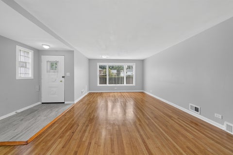 Tiny photo for 3824 W Chase Avenue, Lincolnwood, IL 60712 (MLS # 12747754)