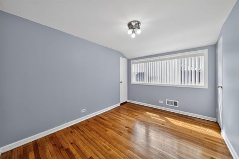 Tiny photo for 3824 W Chase Avenue, Lincolnwood, IL 60712 (MLS # 12747754)