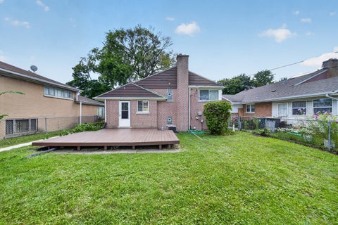 Tiny photo for 3824 W Chase Avenue, Lincolnwood, IL 60712 (MLS # 12747754)