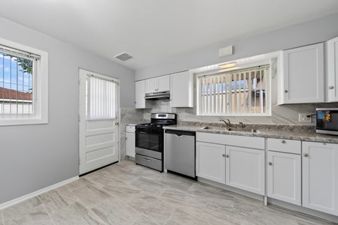 Tiny photo for 3824 W Chase Avenue, Lincolnwood, IL 60712 (MLS # 12747754)